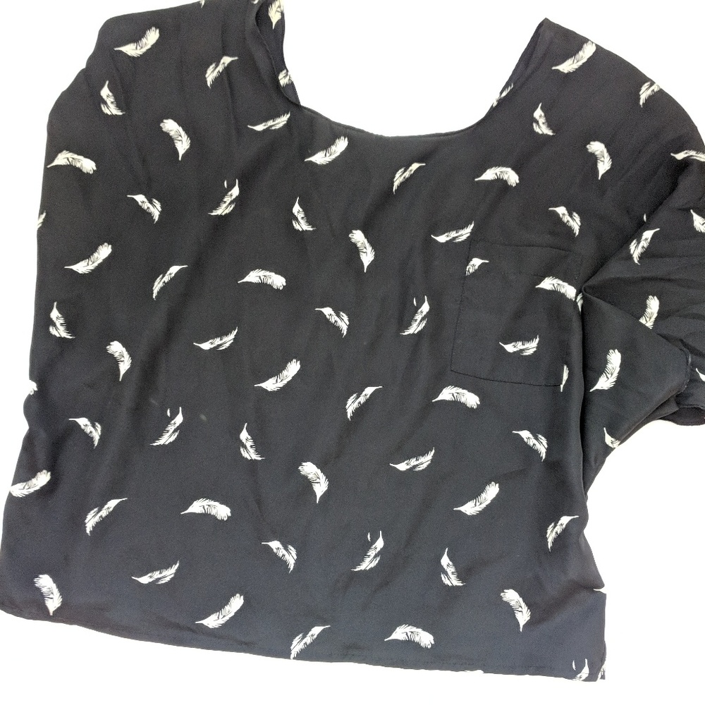 Adorable feather top